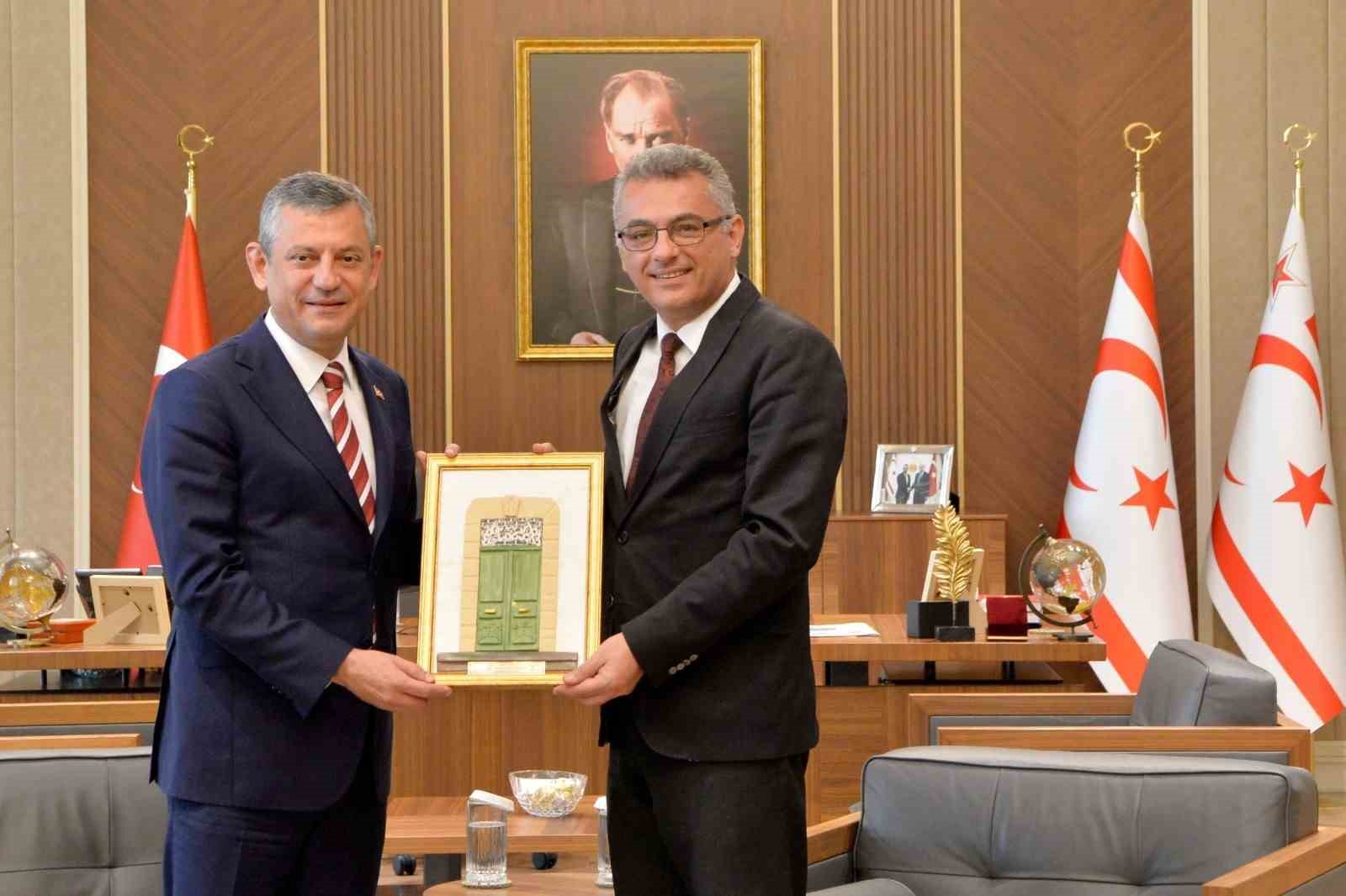 chp genel baskani ozel kktc cumhurbaskani erhurmani ziyaret etti 2 f7pjT7uN
