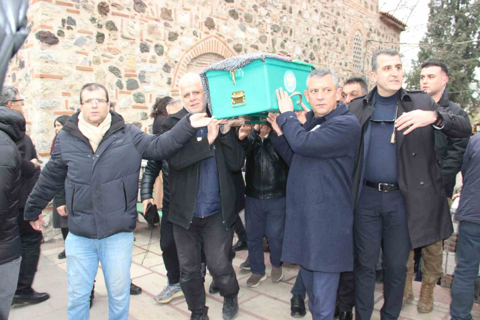 chp genel baskani ozel manisada cenaze namazina katildi 0 8QNJ5sXh