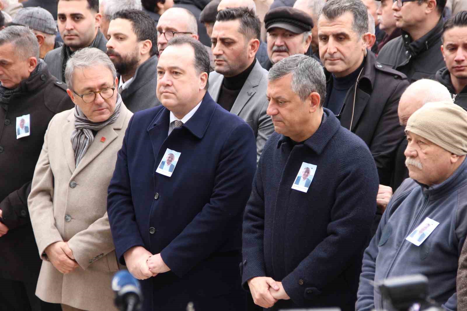 chp genel baskani ozel manisada cenaze namazina katildi 4 hq8sEJQy