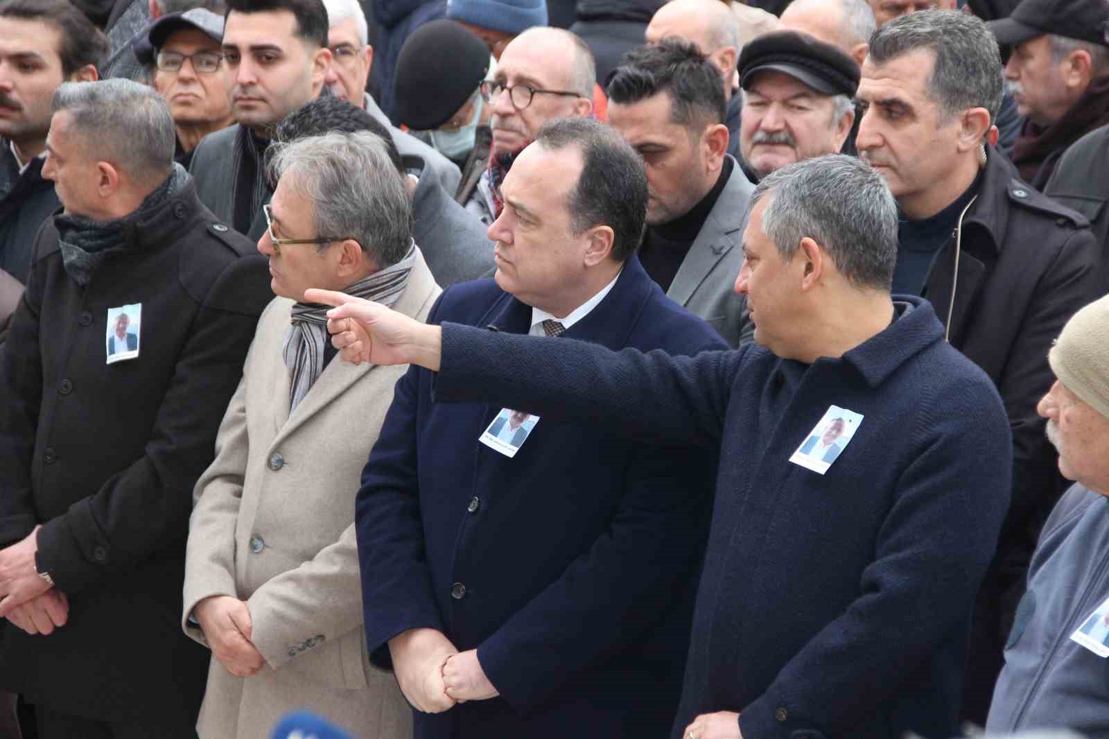 chp genel baskani ozel manisada cenaze namazina katildi 5