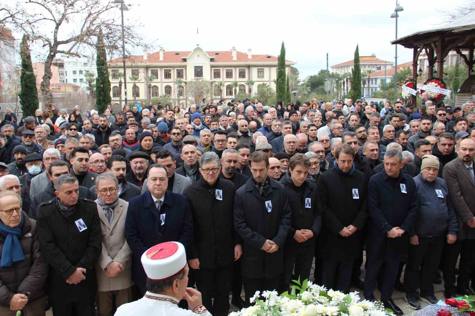 chp genel baskani ozel manisada cenaze namazina katildi 6 Z1tne1r6