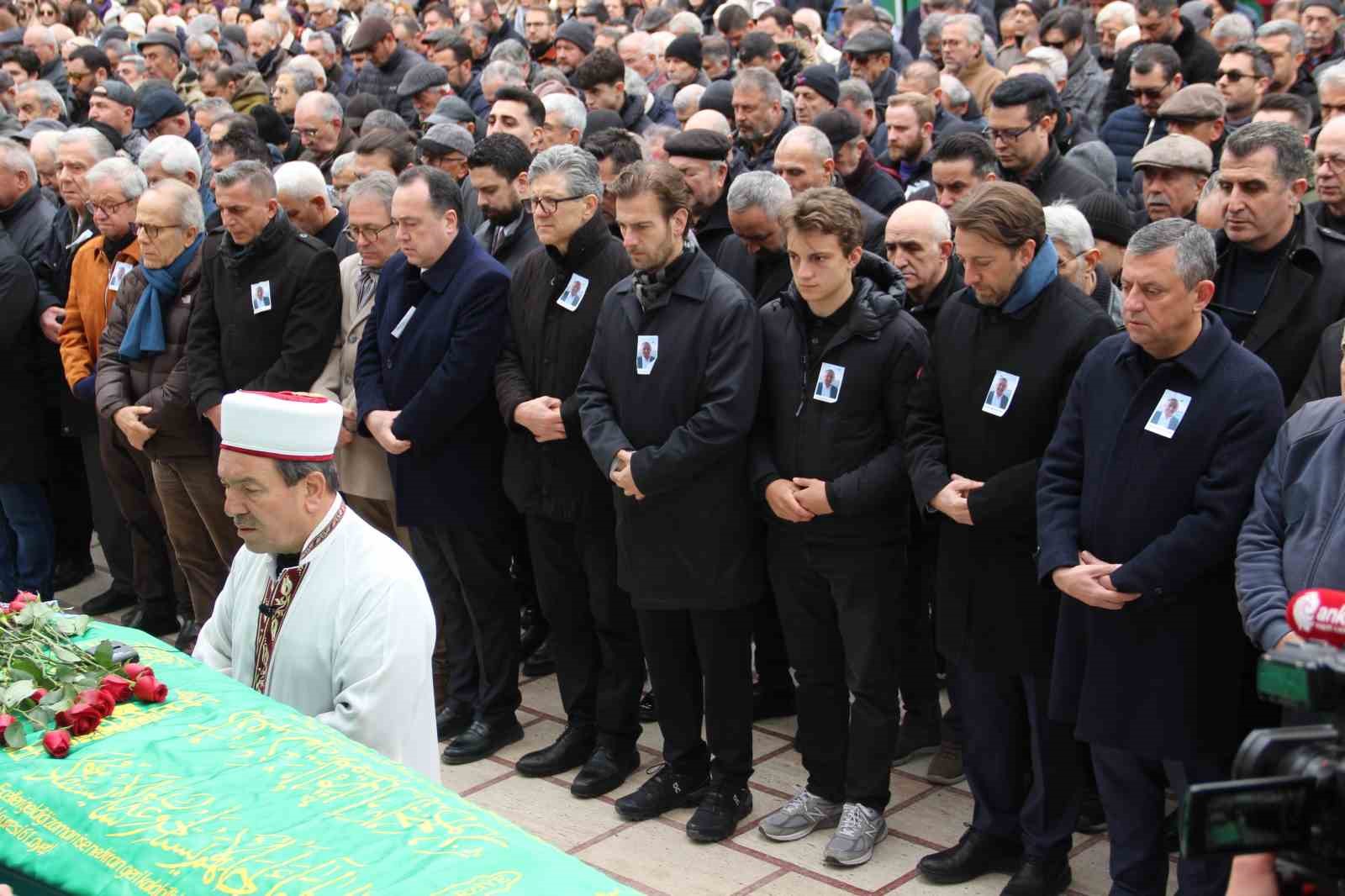 chp genel baskani ozel manisada cenaze namazina katildi 7