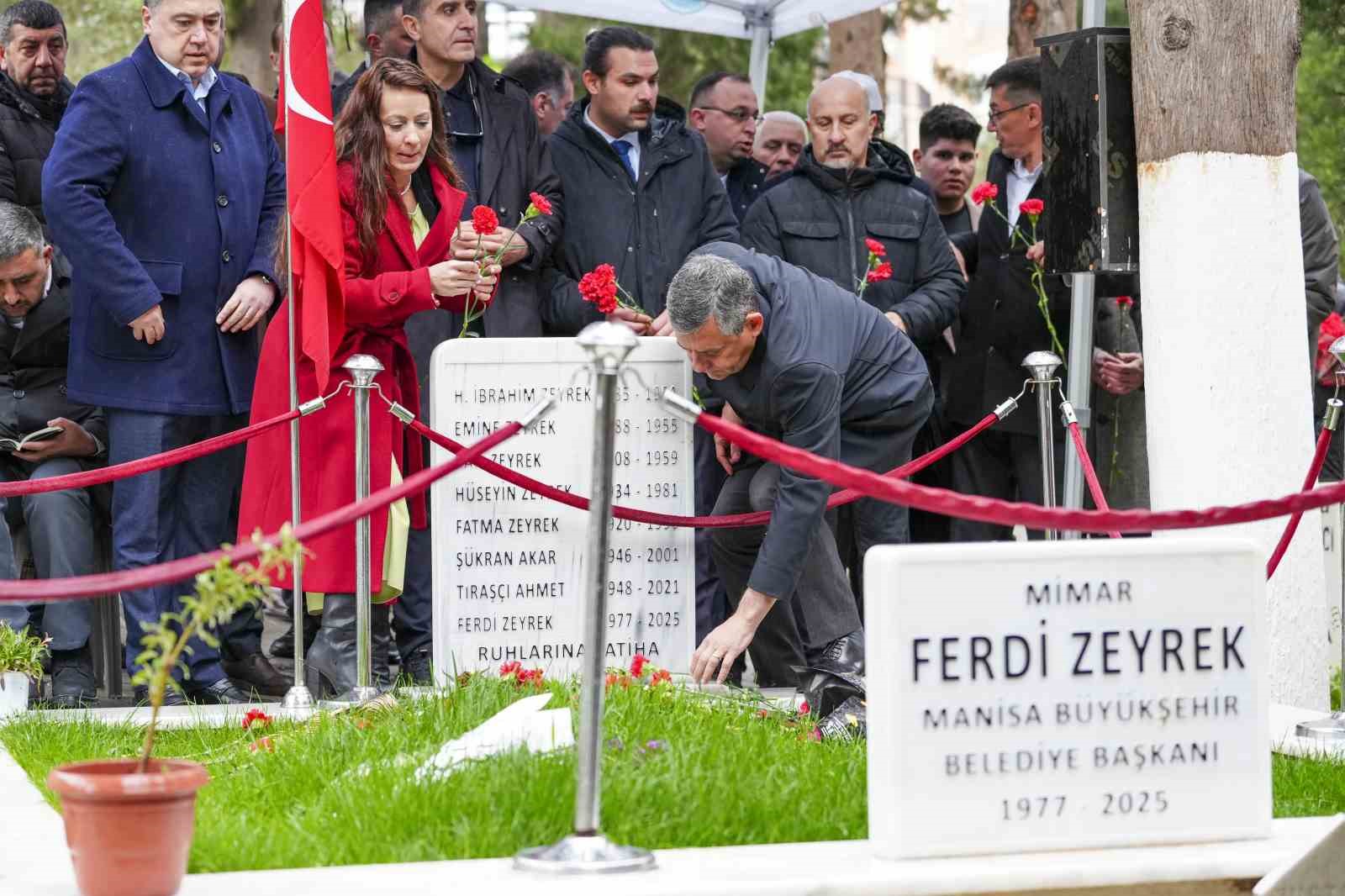 chp genel baskani ozel memleketinde kabir ziyaretlerinde bulundu 1 MT2uEY6l