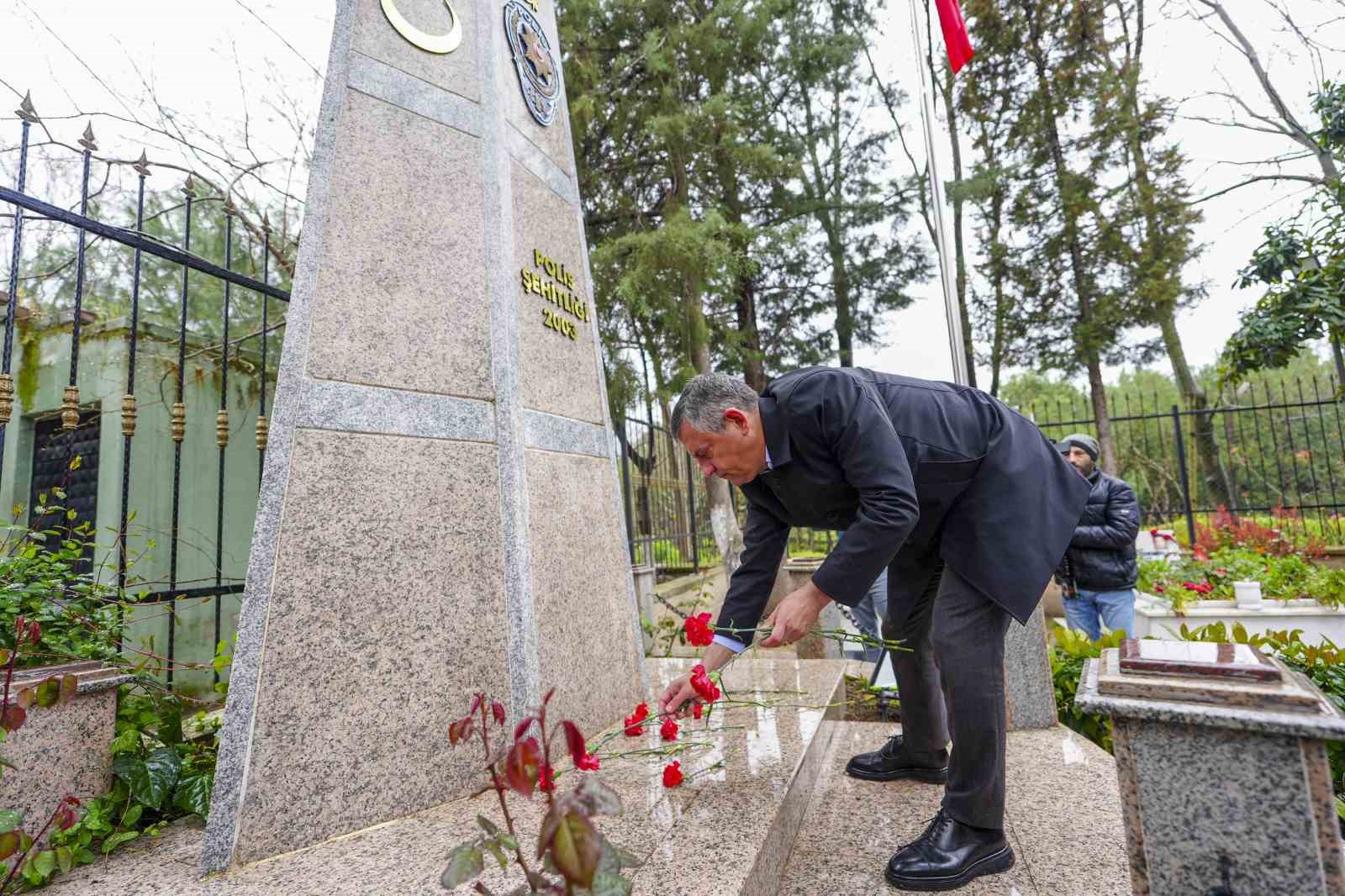 chp genel baskani ozel memleketinde kabir ziyaretlerinde bulundu 3