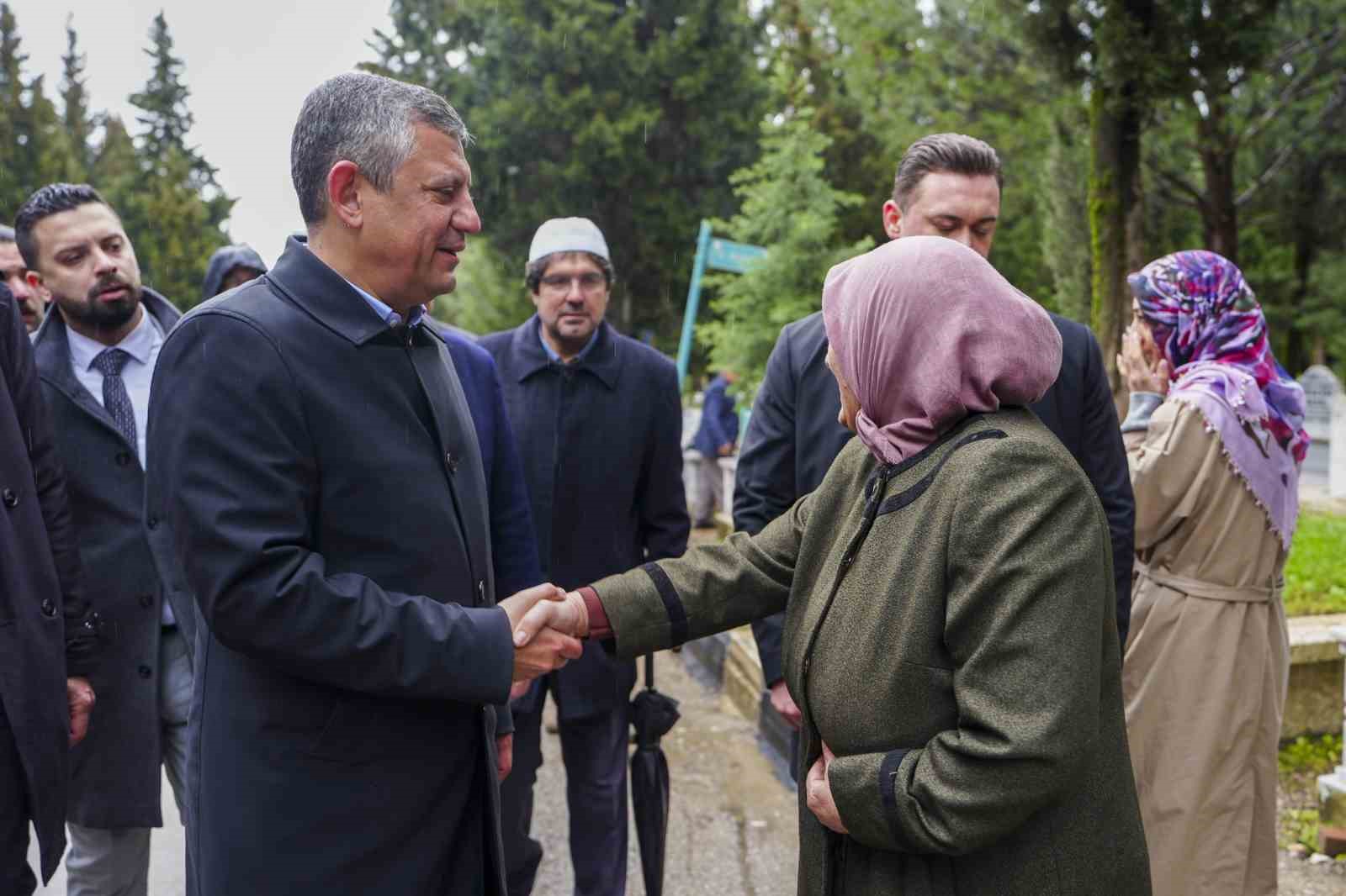 chp genel baskani ozel memleketinde kabir ziyaretlerinde bulundu 5 IC9JyrLG