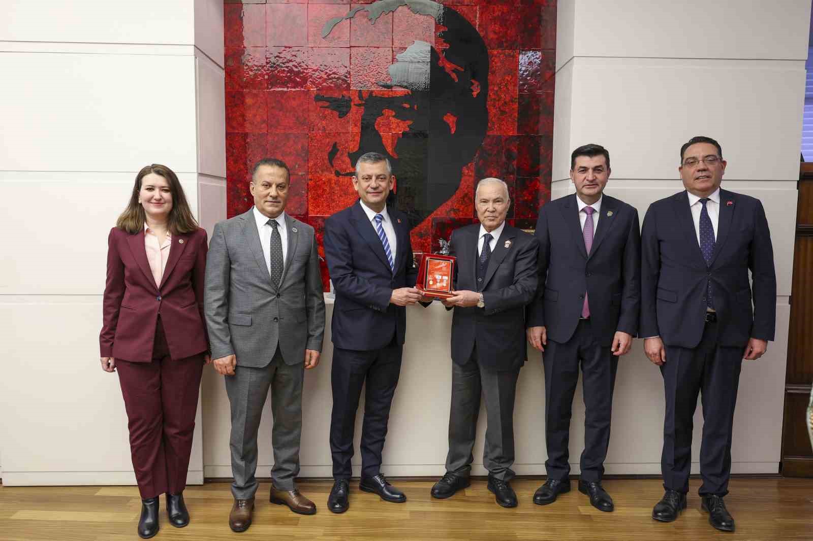 chp genel baskani ozel sehit ve gazi dernek temsilcileriyle bir araya geldi 0 NdtyFPX7