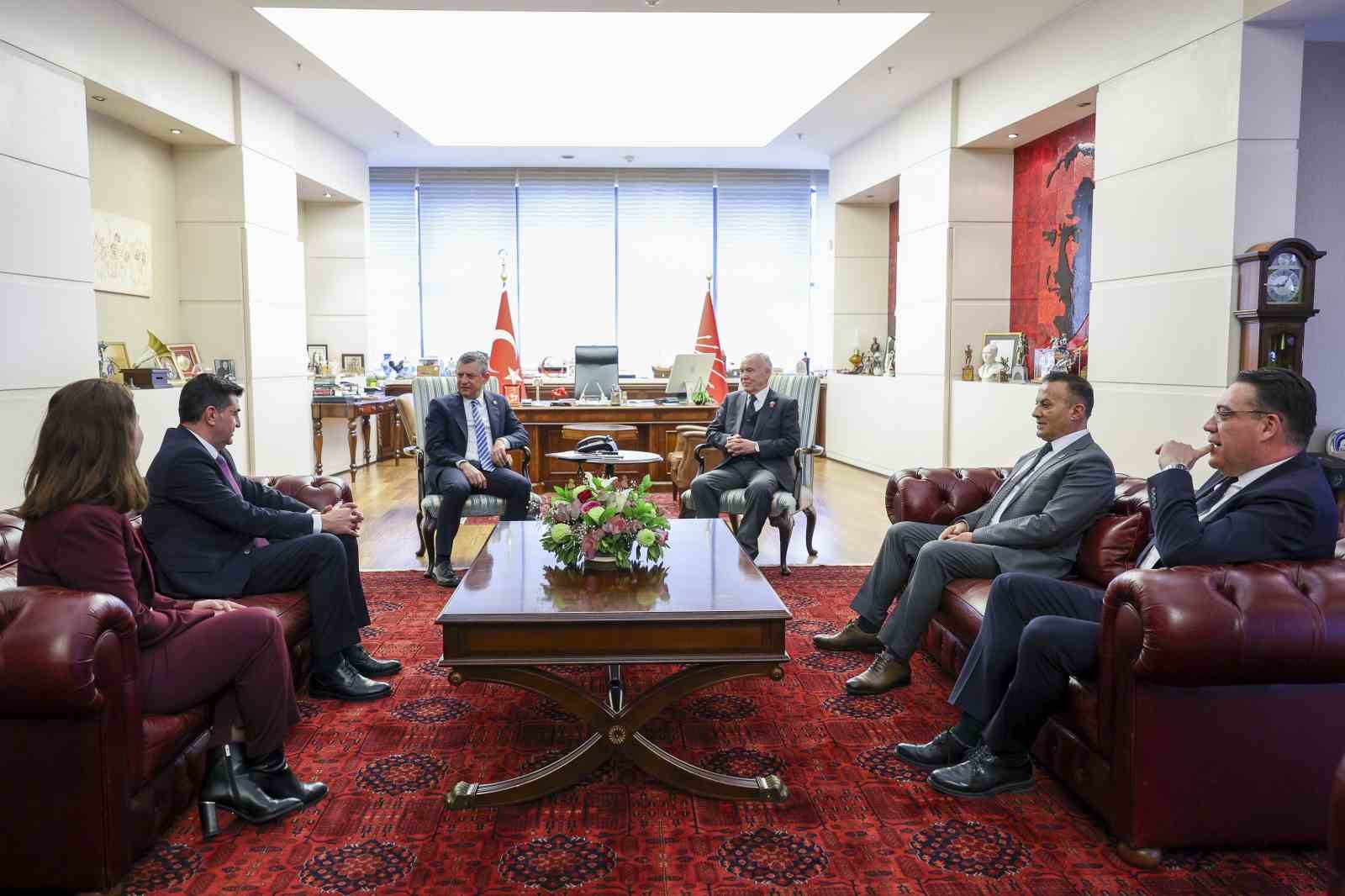 chp genel baskani ozel sehit ve gazi dernek temsilcileriyle bir araya geldi 2 1FewlrQC