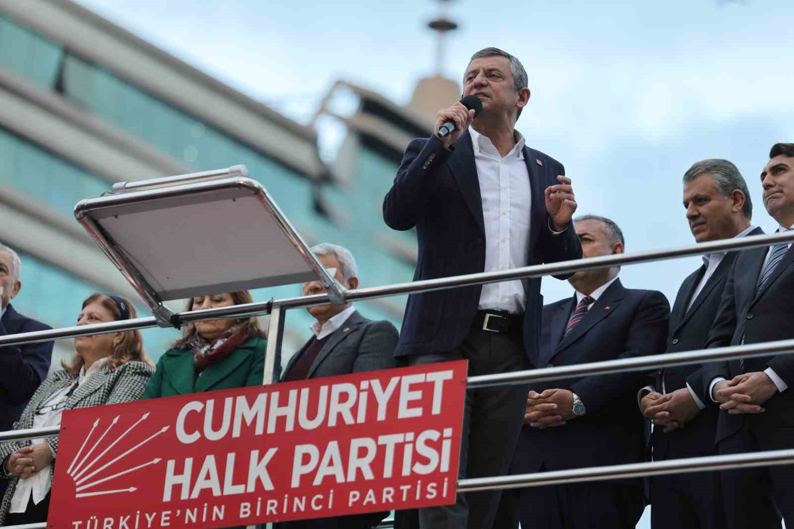 CHP Genel Başkanı Özel: "Tutuksuz ve adil bir yargılama sürecinin yaşanmasını bekliyoruz" 9 chp genel baskani ozel tutuksuz ve adil bir yargilama surecinin yasanmasini bekliyoruz 5 qPKwFqN7