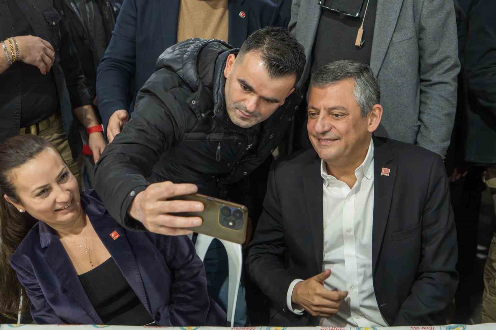 chp genel baskani ozelden manisada buruk iftar 2 Q6BEE4QW