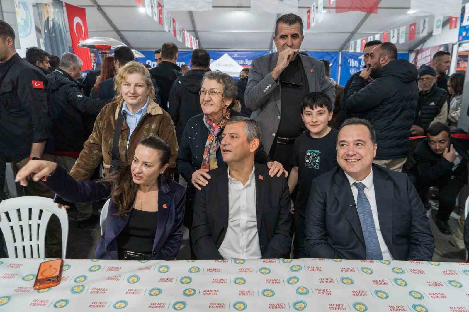 chp genel baskani ozelden manisada buruk iftar 3 QeflMbYw