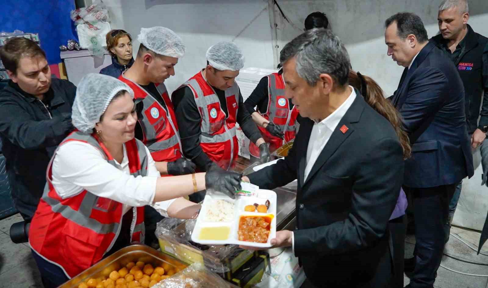 chp genel baskani ozelden manisada buruk iftar 4 7aEGeZQZ