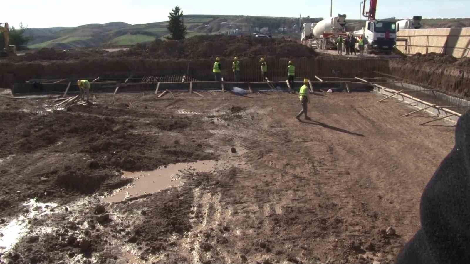 chp genel baskani ozgur ozel deprem sehitligini ziyaret etti 3 uVBSAi5q