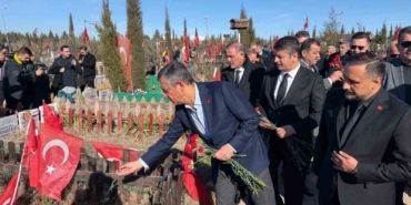 chp-genel-baskani-ozgur-ozel-deprem-sehitligini-ziyaret-etti-ZiIgtrah.jpg
