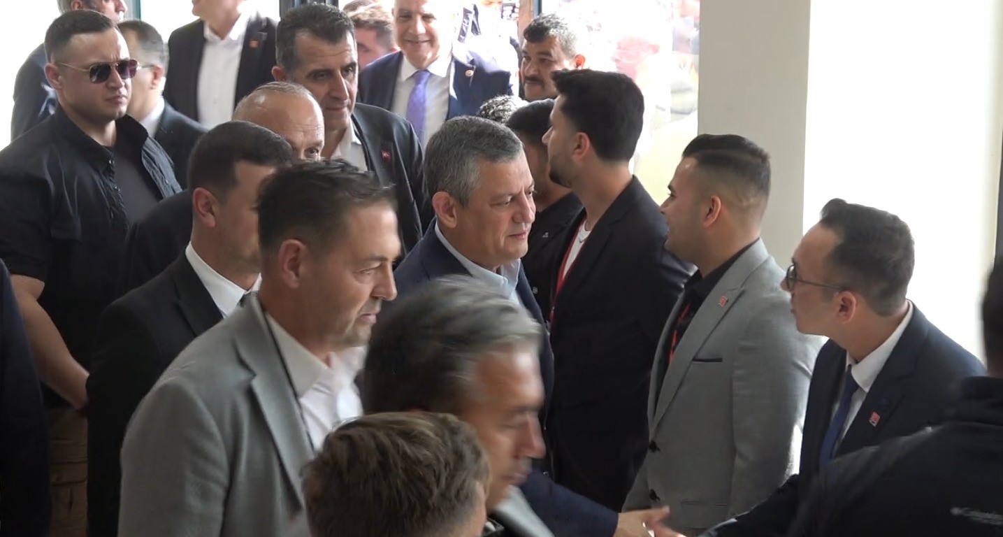 chp genel baskani ozgur ozel kiliste 0 KWf6EDdD