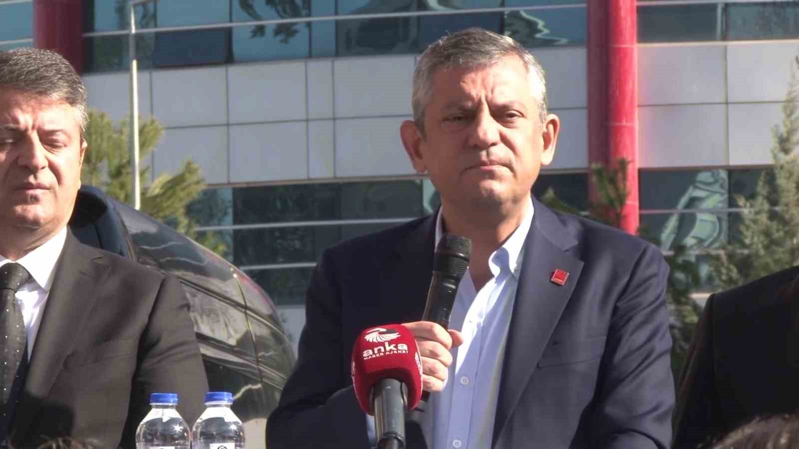 chp genel baskani ozgur ozel vatandaslarla bir araya geldi 2 lJ9TnqZY