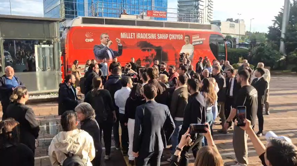 CHP Genel Merkezi önünde basın mensuplarına saldırı 4 chp genel merkezi onunde basin mensuplarina saldiri 0 a3aT4uMm