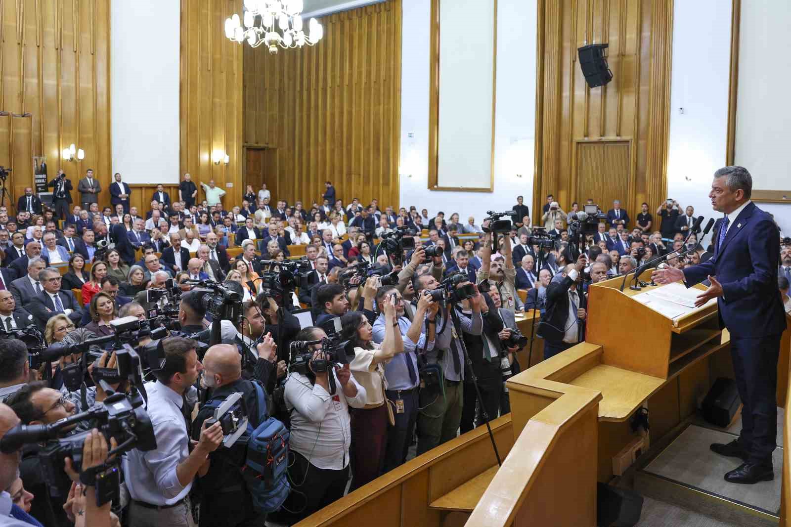 CHP Grup Başkanı Özel: "AK Parti’nin kara düzeninin kötü planına kim alet olup yol veriyorsa hakkımı helal etmiyorum" 5 chp grup baskani ozel ak partinin kara duzeninin kotu planina kim alet olup yol NBarJCUw