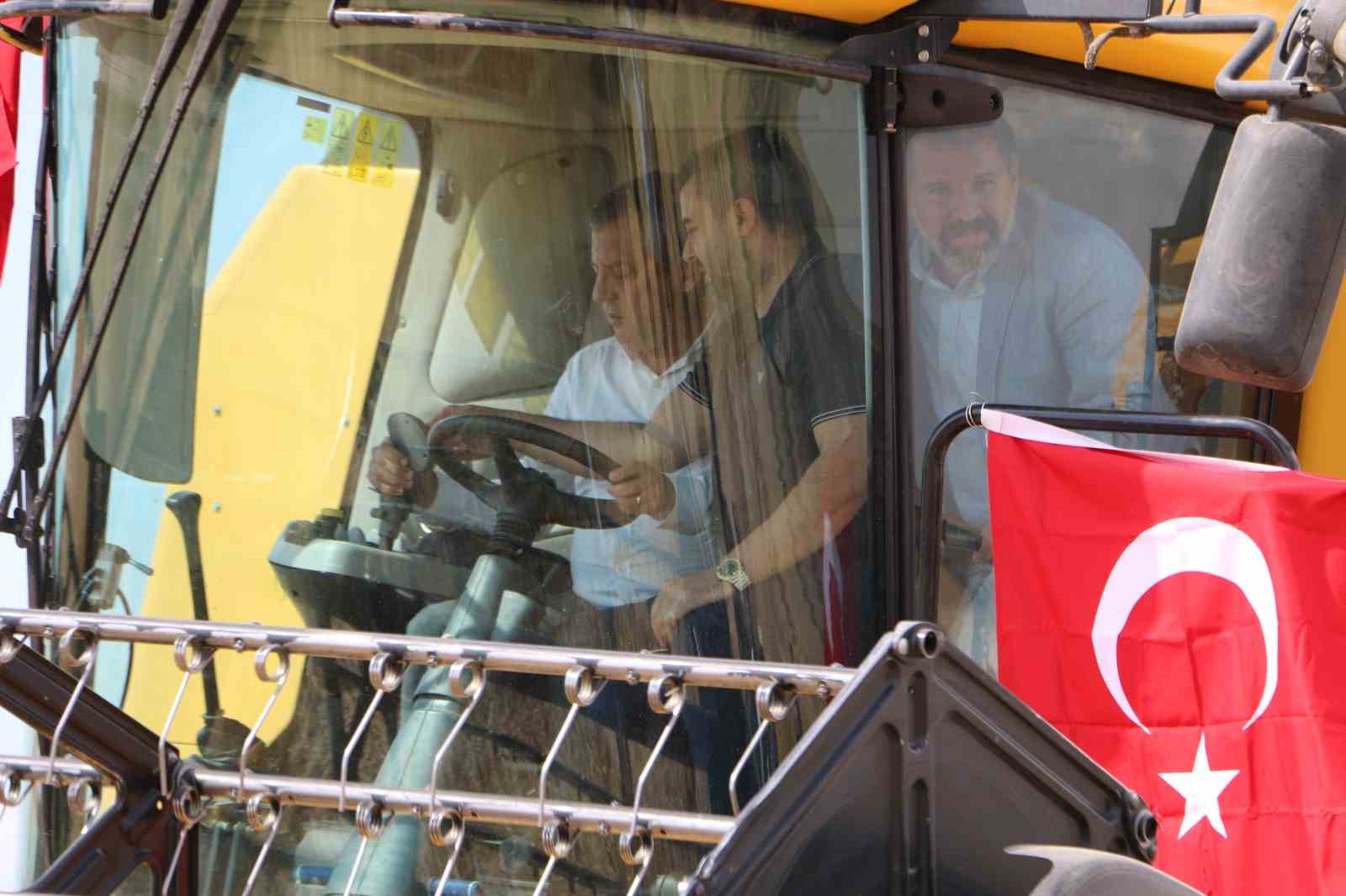 chp grup baskani ozel diyarbakirda bicerdoverle bugday bicti 0 YYPQ3Jwp