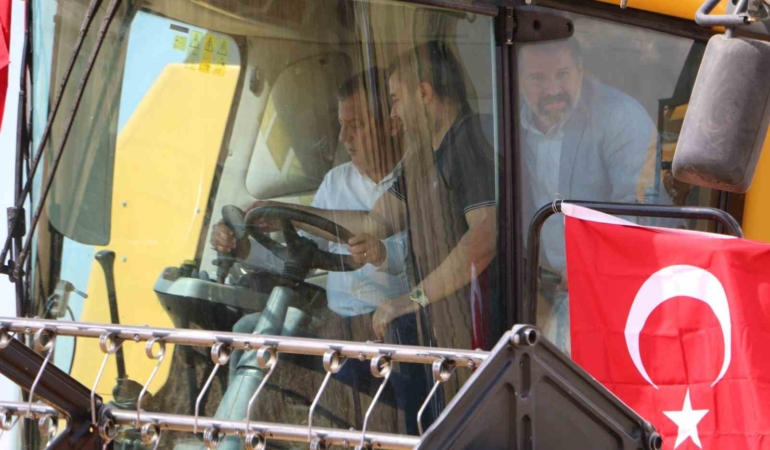 chp-grup-baskani-ozel-diyarbakirda-bicerdoverle-bugday-bicti-tKrW5GiJ.jpg