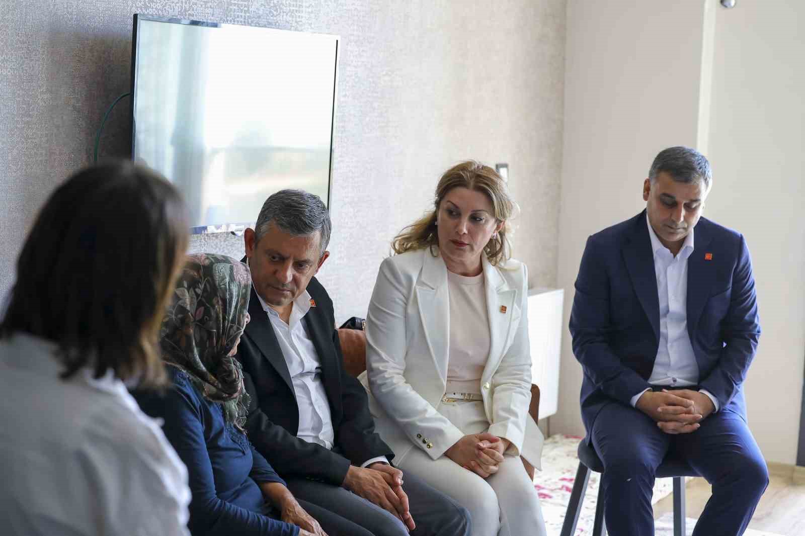 chp grup baskani ozel diyarbakirda gulistan dokunun ailesiyle gorustu 1 9sqJHFWH