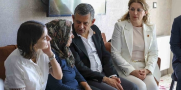 chp-grup-baskani-ozel-diyarbakirda-gulistan-dokunun-ailesiyle-gorustu-bVaCPUMl.jpg