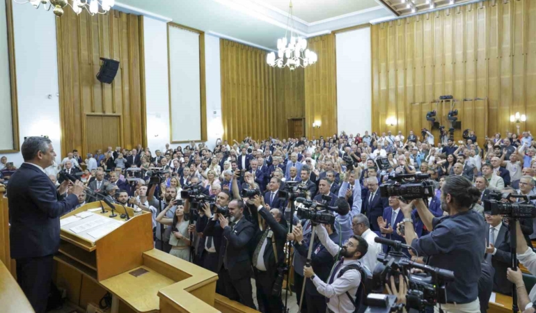 chp-grup-baskani-ozel-nato-zirvesi-olacak-diye-meclisi-kamu-kurumlarini-sokaklari-kapatan-olaganustu-LMGV8mMW.jpg