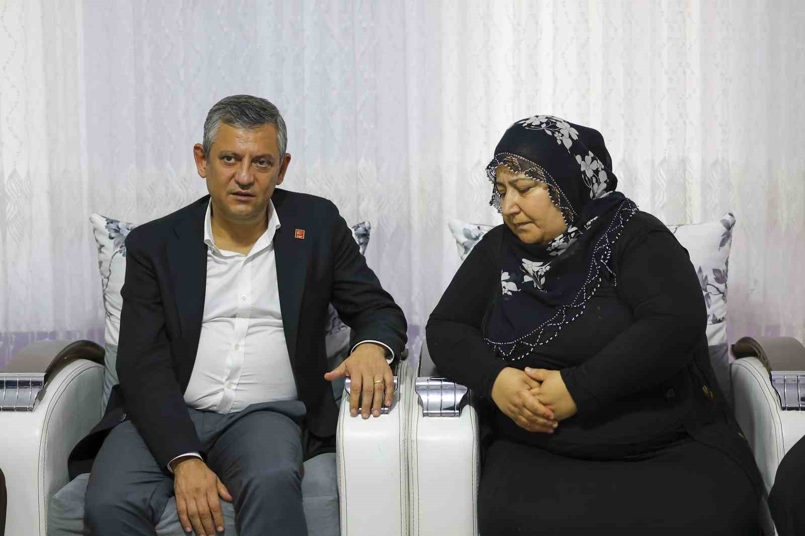 chp grup baskani ozel rojin kabaisin ailesini ziyaret etti 1 rqCcWM9p