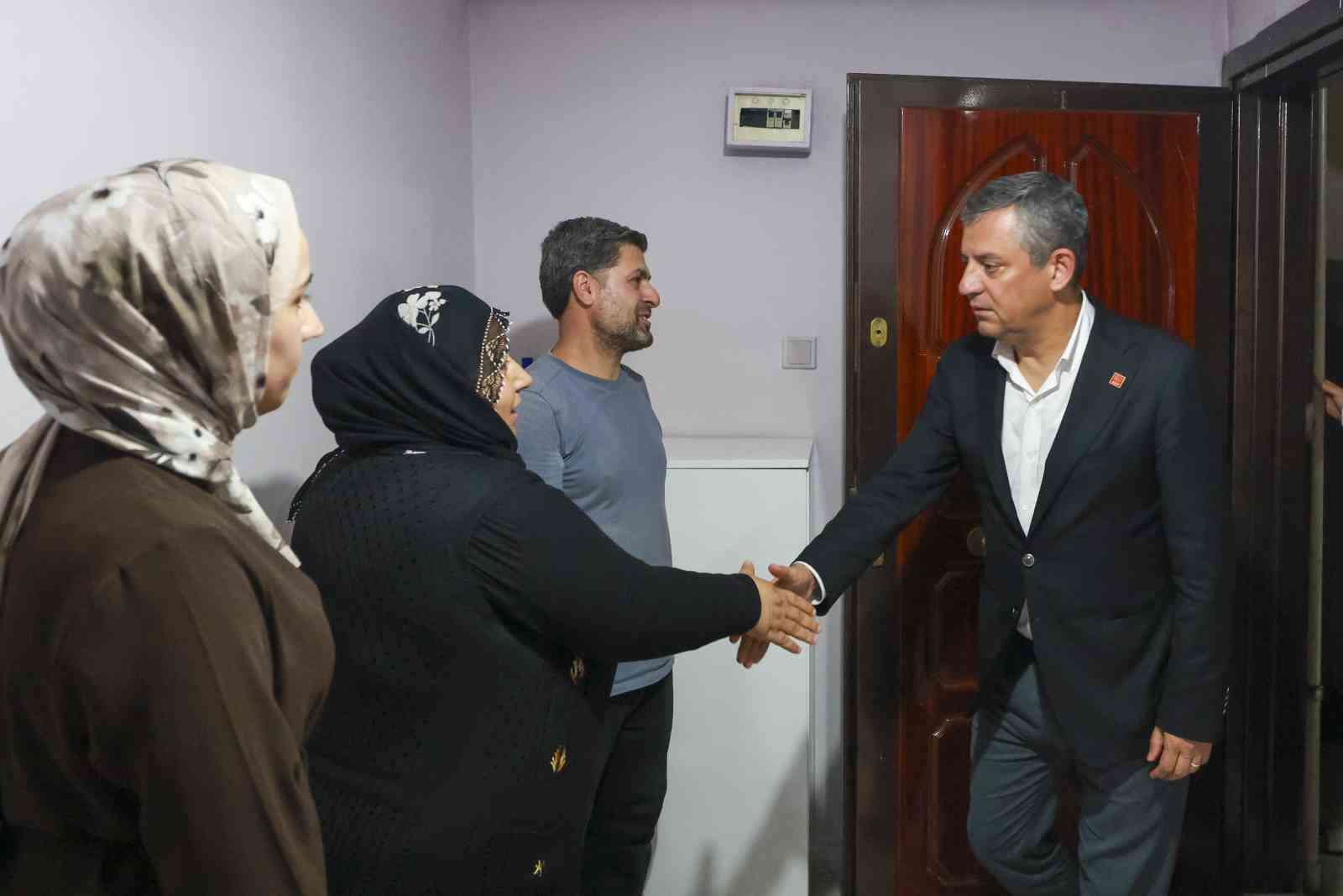 chp grup baskani ozel rojin kabaisin ailesini ziyaret etti 3 dvyrCYBj