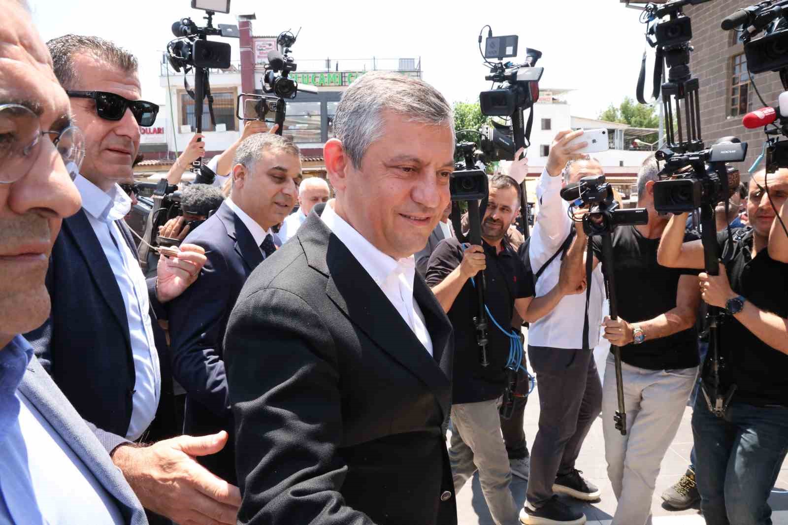 chp grup baskani ozel selahattin demirtasin selamini diyarbakirlilara iletti 1 zfyvy5iY