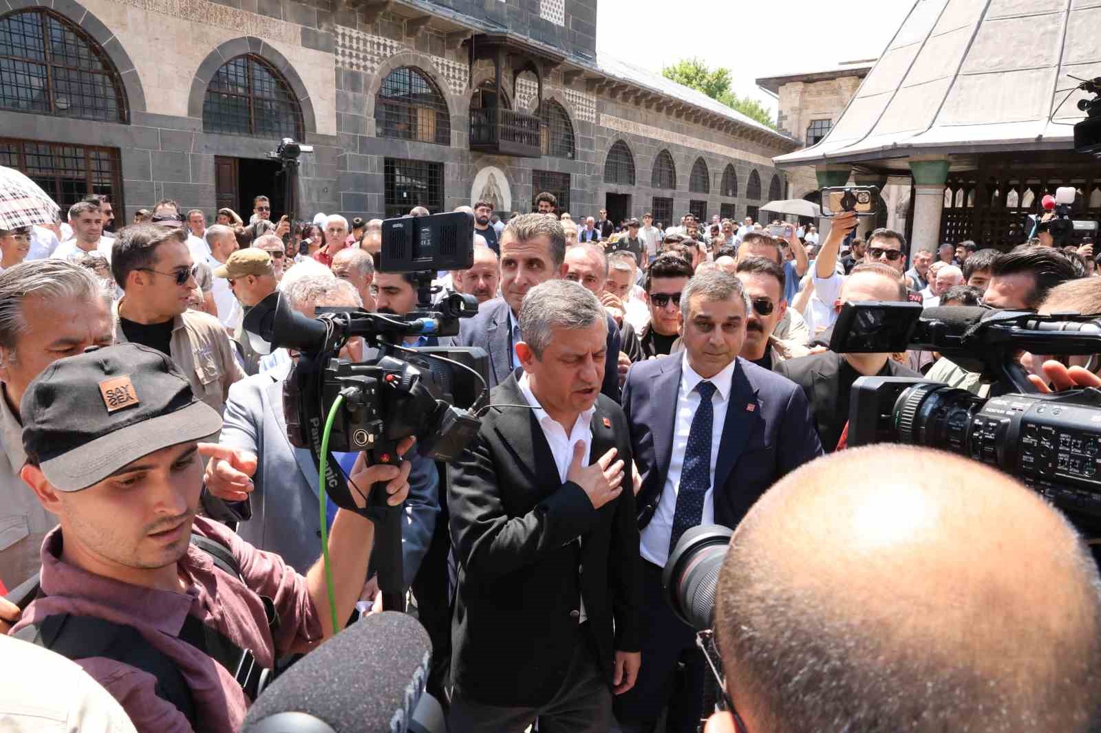 chp grup baskani ozel selahattin demirtasin selamini diyarbakirlilara iletti 2 vdKuV6V4