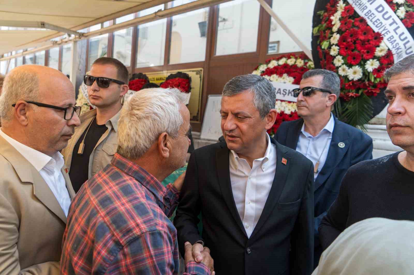 chp grup baskani ozelin amcasi son yolculuguna ugurlandi 3 3jznRjpR
