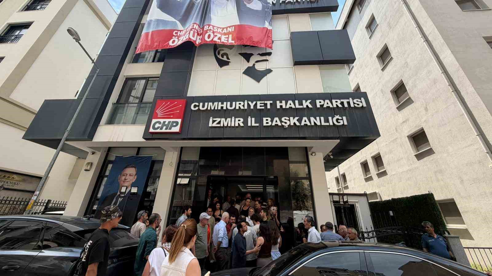 chp izmir il baskanliginda karanfil gerginligi 2 MRr4i6LI