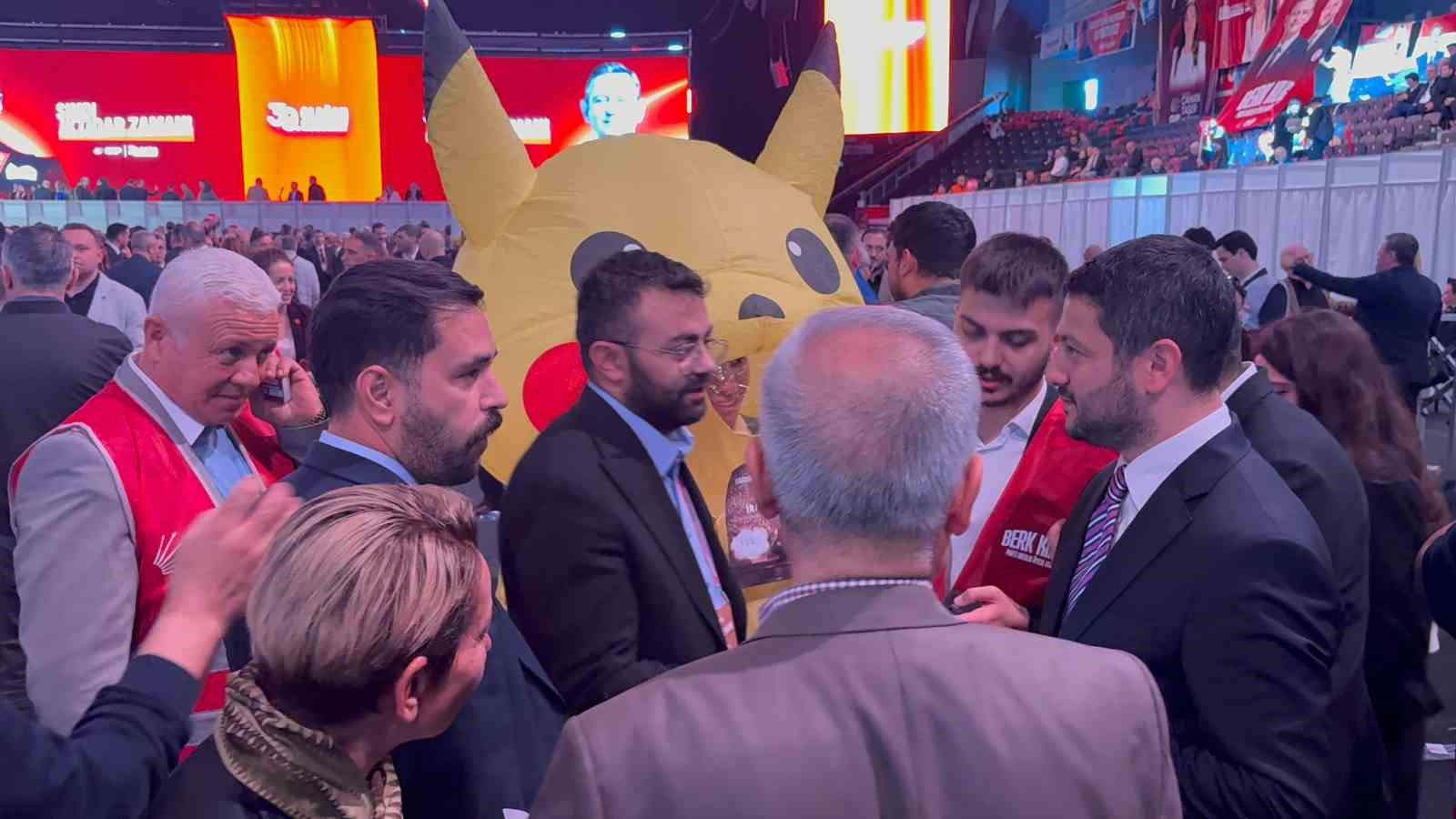chp kurultayina bir kisi pikachu kostumuyle katildi 3 PfkM1FfV