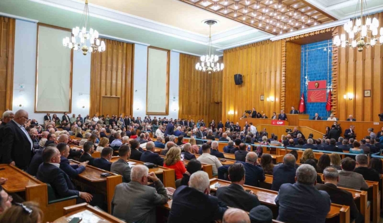 chp-lideri-ozel-kimse-kibrisi-turkiyenin-arka-bahcesi-gormesin-QFHHDHvn.jpg
