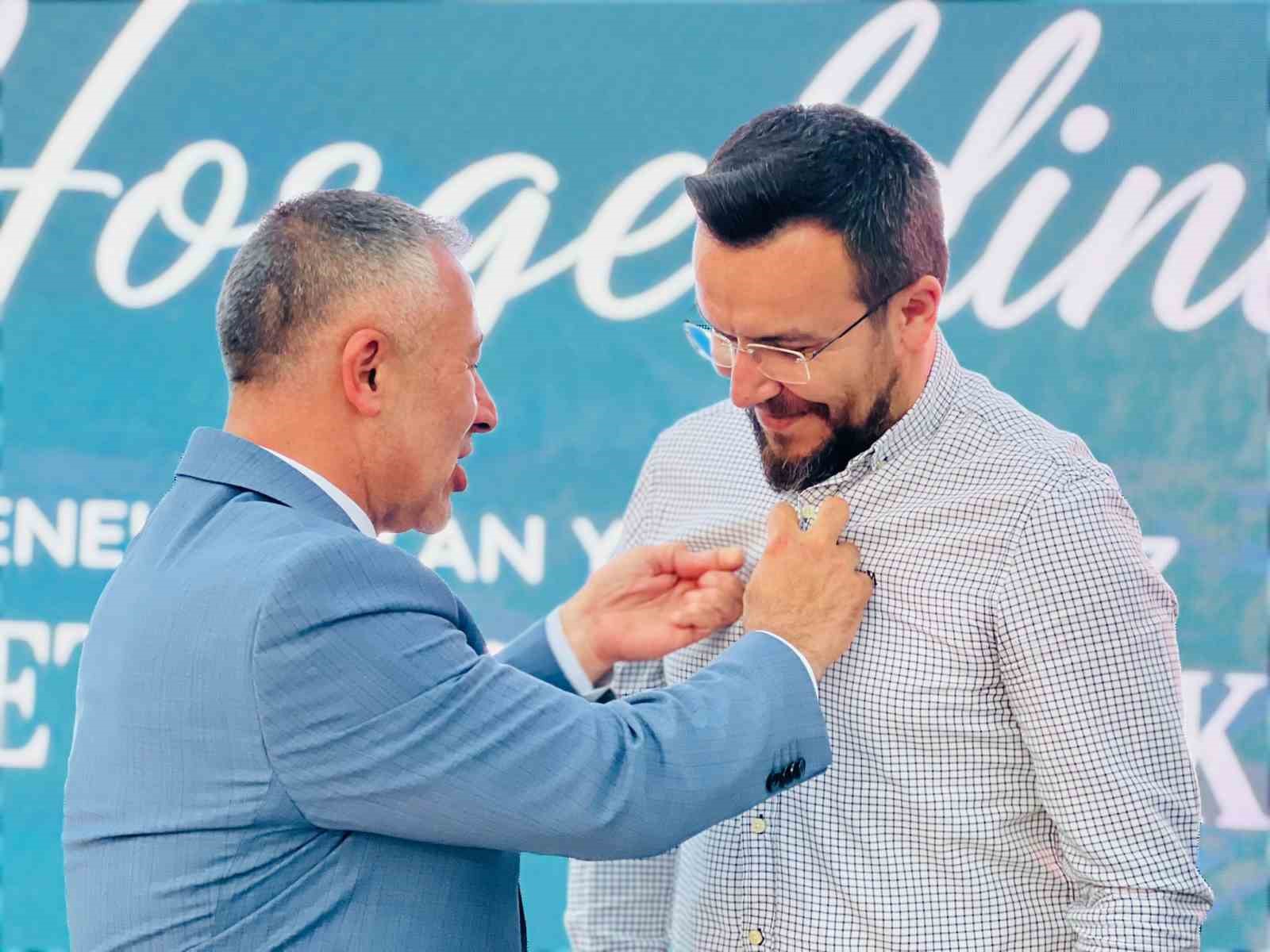 chp milletvekili yasar tuzunun yegeni ile eski danismani ak partiye gecti 2 QikcJYY6