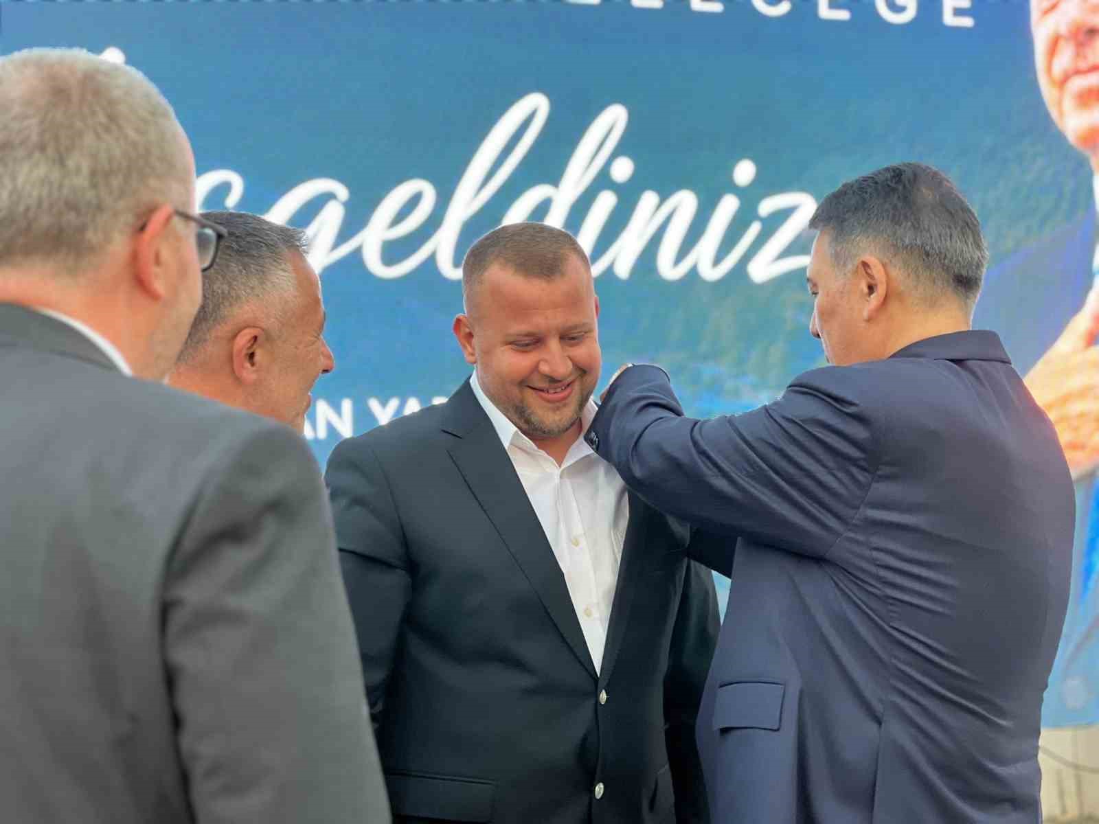 chp milletvekili yasar tuzunun yegeni ile eski danismani ak partiye gecti 3 RclFTwUg