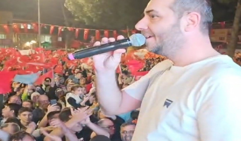 chp-mitinginde-sunuculuk-yapan-belediye-mudurune-disiplin-cezasi-verildi-surec-yargida-xWZXzDgV.jpg