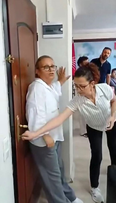 CHP Nazilli ilçe teşkilatında devir teslim krizi 6 chp nazilli ilce teskilatinda devir teslim krizi 2