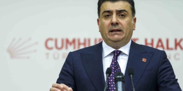 chp-sozcusu-emre-burcu-koksali-kesin-ihrac-talebiyle-tedbirli-olarak-disipline-sevk-ettik-cGfzvEdZ.jpg