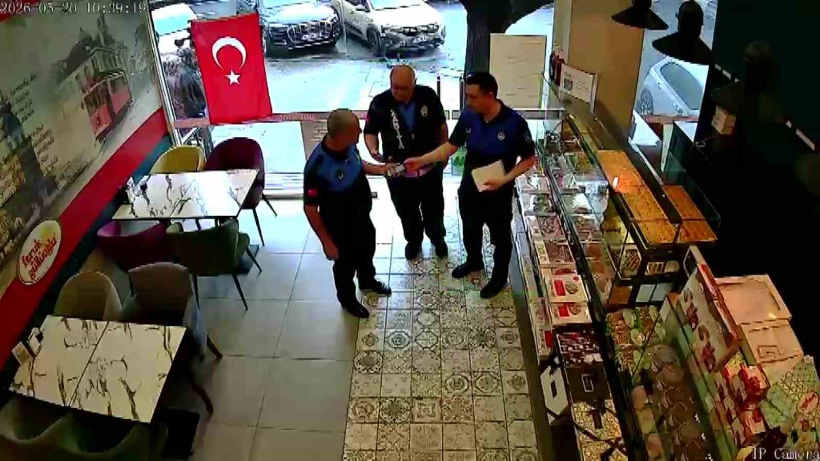 chp uskudar ilce baskanina selam vermeyen esnafa zabita ekipleri ceza kesti 4 nDbh79PN