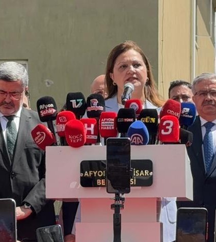 CHP’den AK Parti’ye geçen Başkan Köksal vatandaşlara seslendi: "Afyonkarahisarımızı yeniden inşa etmek için memleketime Adalet ve Kalkınma Partisi’nde hizmet etmeye devam edeceğim" 6 chpden ak partiye gecen baskan koksal vatandaslara seslendi afyonkarahisarimizi yeniden insa etmek icin memleketime