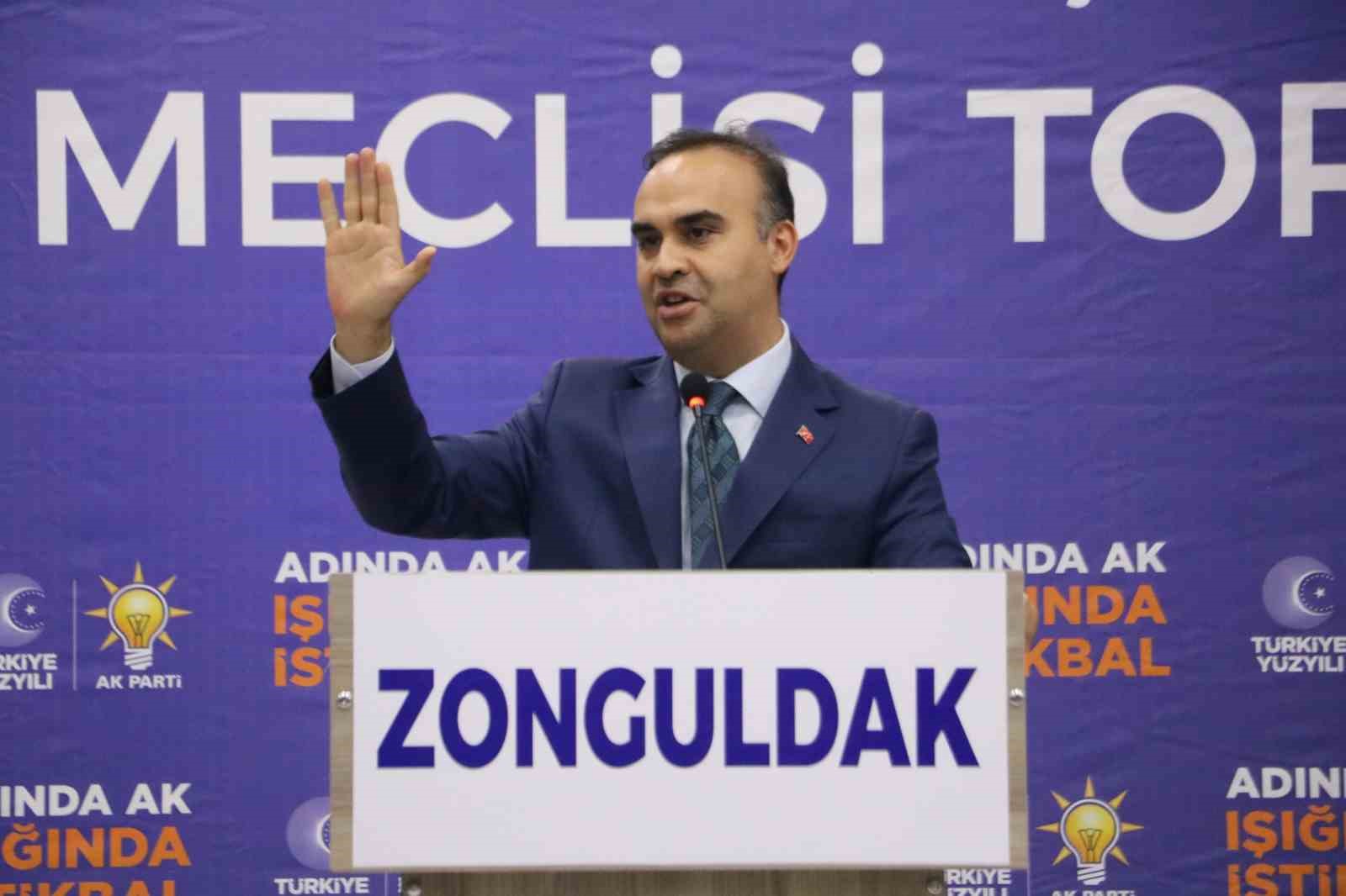 chpden istifa eden iki meclis uyesi ak partiye gecti rozetleri bakan kacir takti 1