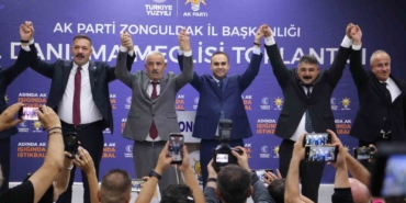 chpden-istifa-eden-iki-meclis-uyesi-ak-partiye-gecti-rozetleri-bakan-kacir-takti-83CaPaIC.jpg