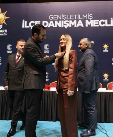 chpden-istifa-eden-ikisi-meclis-uyesi-150-kisi-ak-partiye-katildi-tGNNpw9U.jpg