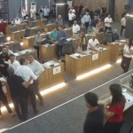 chpli-belediye-baskaninin-ak-partili-meclis-uyesinin-uzerine-yurudugu-anlar-kamerada-ONLVpeZY.jpg