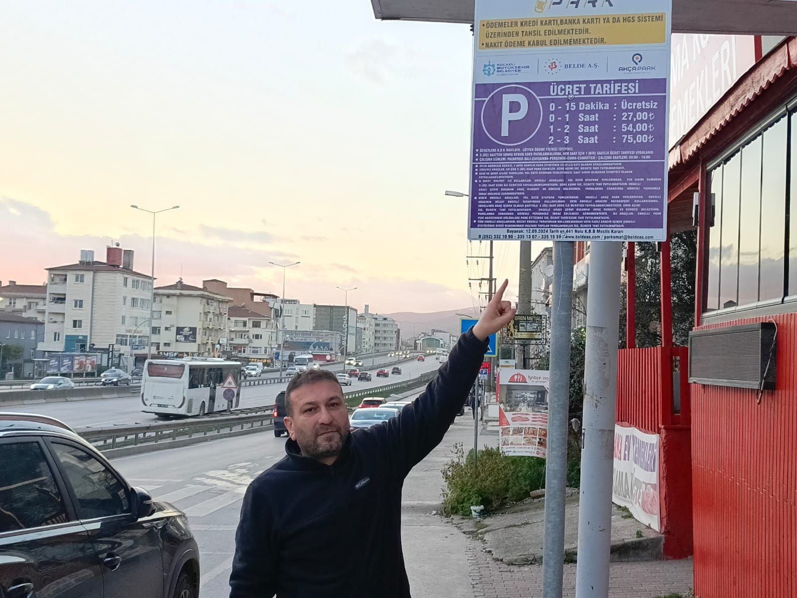 CHP’li meclis üyesi ile AK Partili meclis üyesinin otopark tartışması: "Yalanlarınız batsın" 4 chpli meclis uyesi ile ak partili meclis uyesinin otopark tartismasi yalanlariniz batsin 0