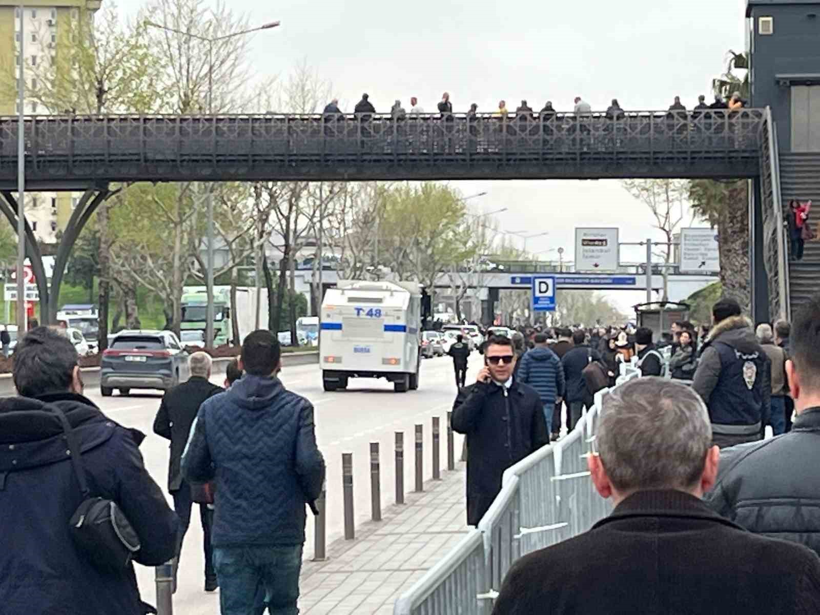 chpliler ankara yolunu trafige kapatinca polis mudahale etti 2 MNHh1OQc