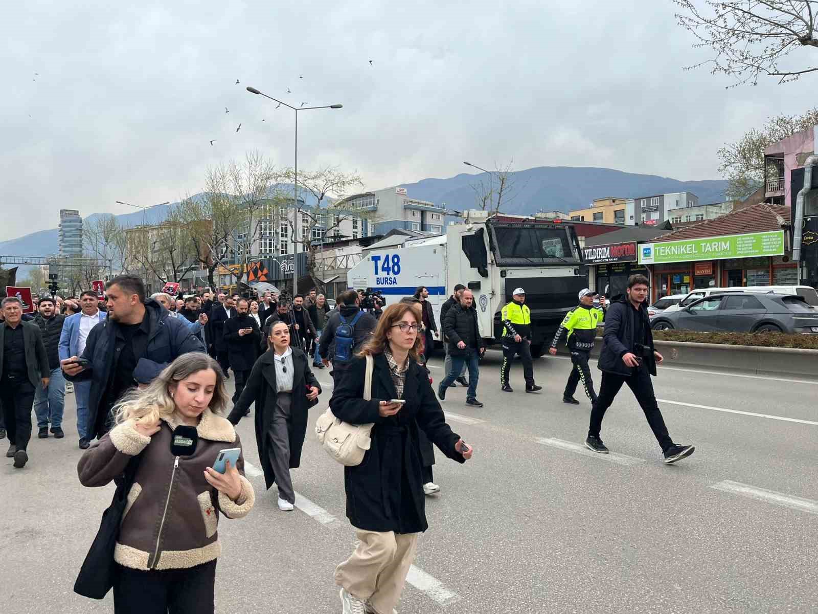 chpliler ankara yolunu trafige kapatinca polis mudahale etti 3 eHh7T48D
