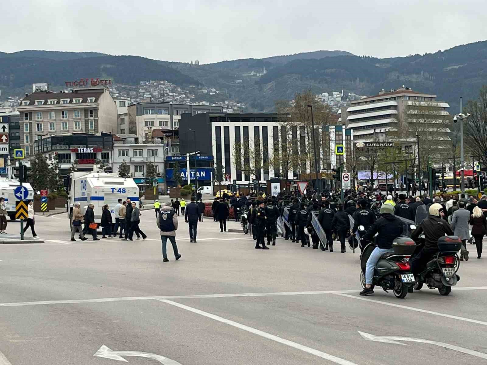 chpliler ankara yolunu trafige kapatinca polis mudahale etti 5 4HlEYtFq