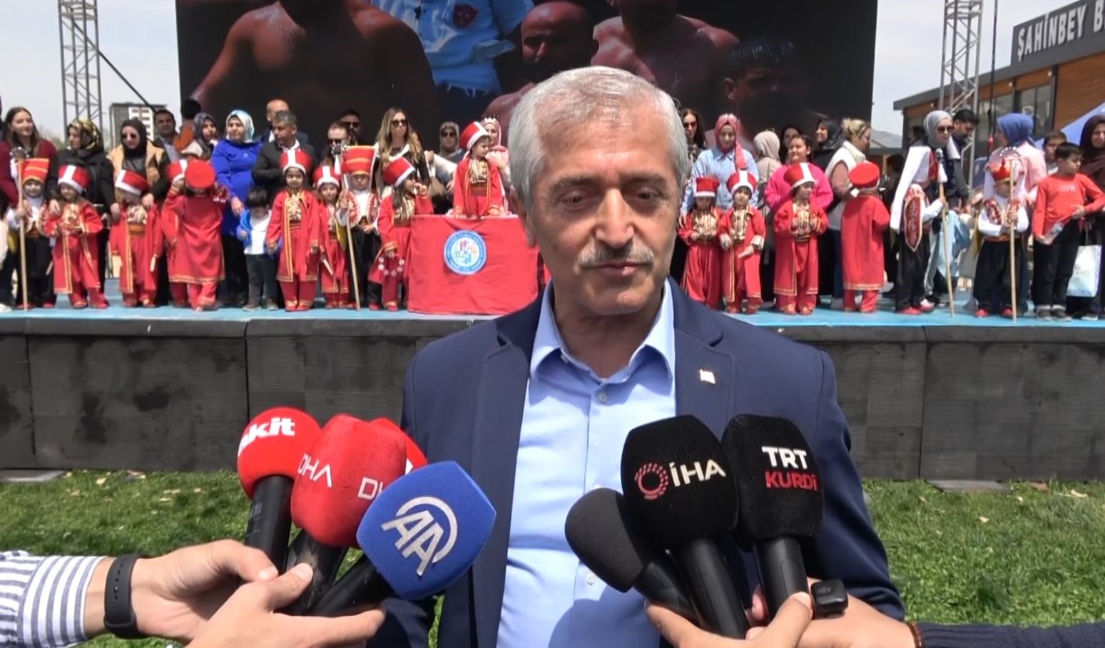 chplilerin sirt dondugu cocuklar er meydanina cikti 3 9bUFSmd1
